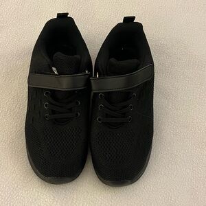 NWOT BNV Kids Shoes Unisex Lightweight Breathable Athletic Sneakers